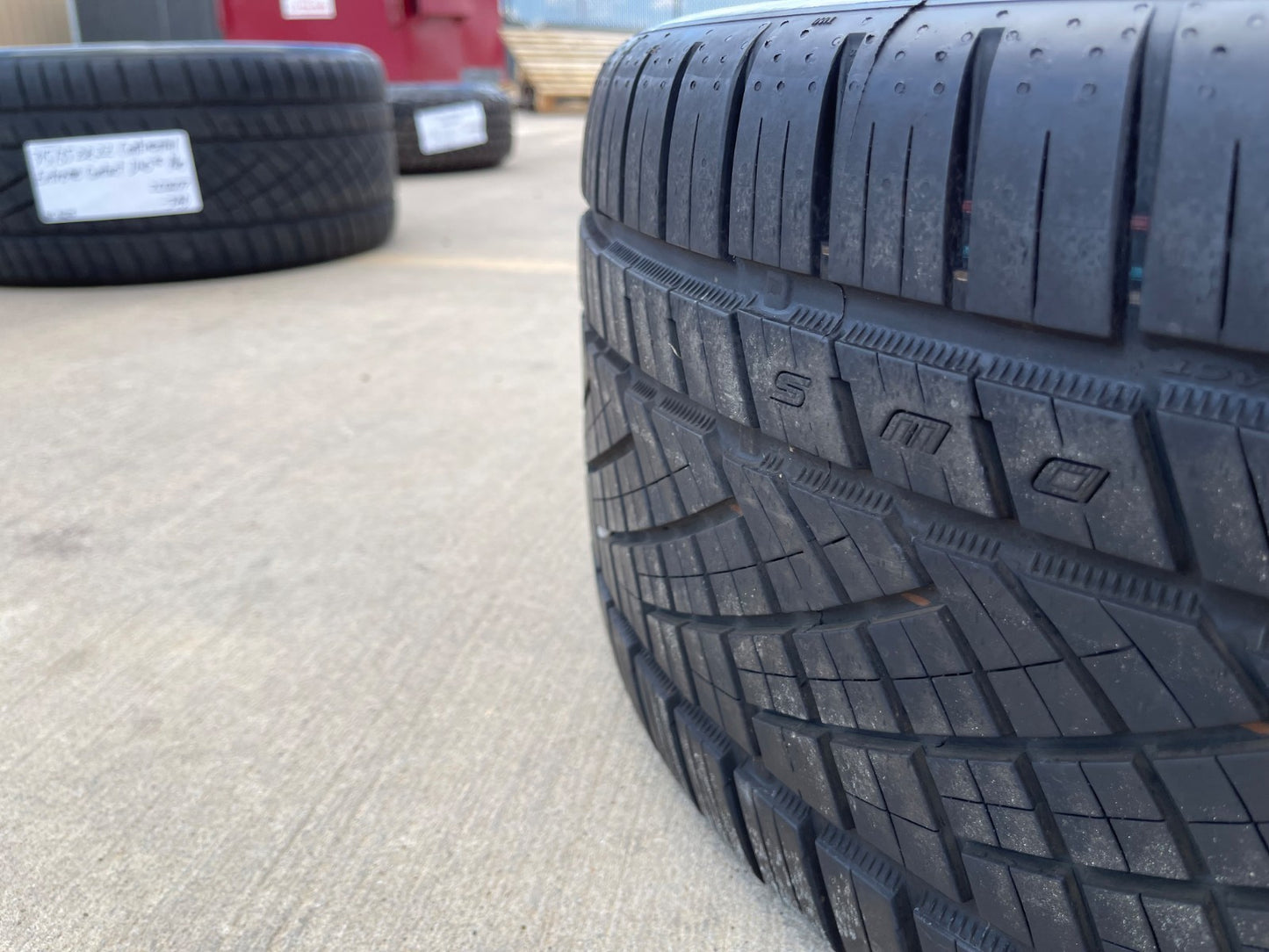 (1) 295/45/20 Continental Extreme Contact DWS06 111Y XL M+S 295/45R20 tire