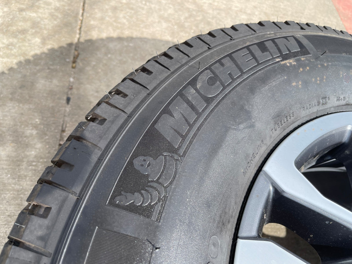 18" GMC Sierra AT4X Chevy Silverado 2500 3500 OEM 5949 wheels rims MICHELIN NEW
