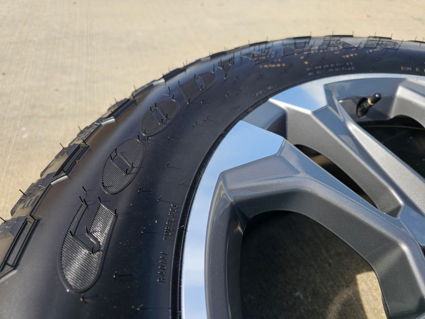 20" Chevy Tahoe Silverado OEM 14090 95417 wheels rims tires SET GOODYEAR A/T NEW