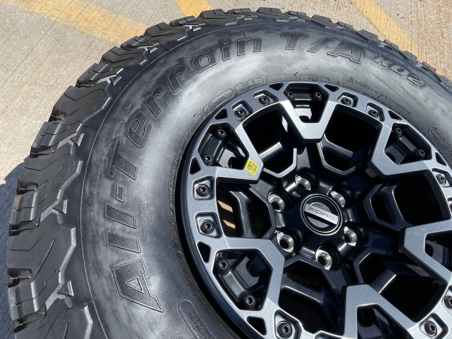 17" Ford F-150 Raptor R OEM BEADLOCK rim wheel 37" tire spare 2024 2025 2026 NEW