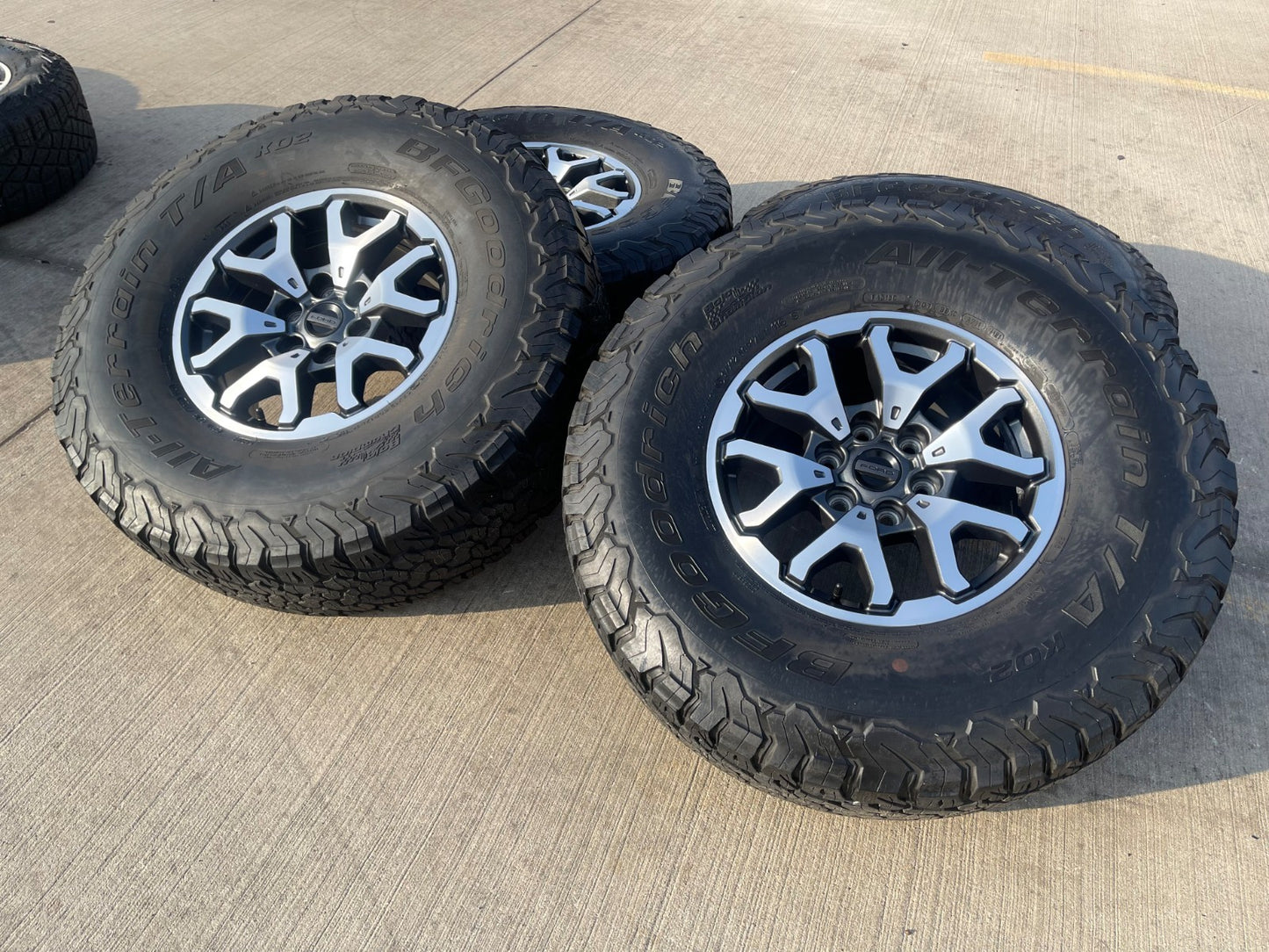 17" Ford F-150 Raptor Bronco OEM rims wheels 10461 tires 37" BFG