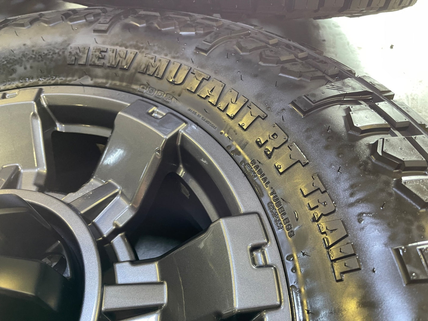 20" Ford F-250 F-350 OEM 10296 10485 Lariat gray wheels rims tires 37"
