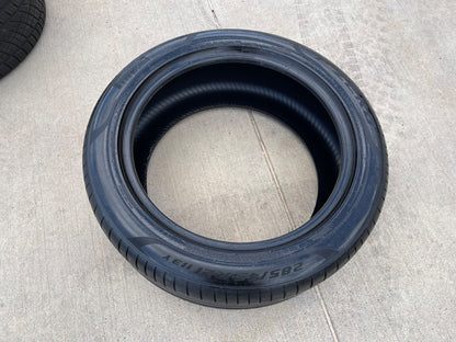 (1) 285/45/21 Pirelli P Zero tire 113Y M+S 285/45R21 Run Flat RFT