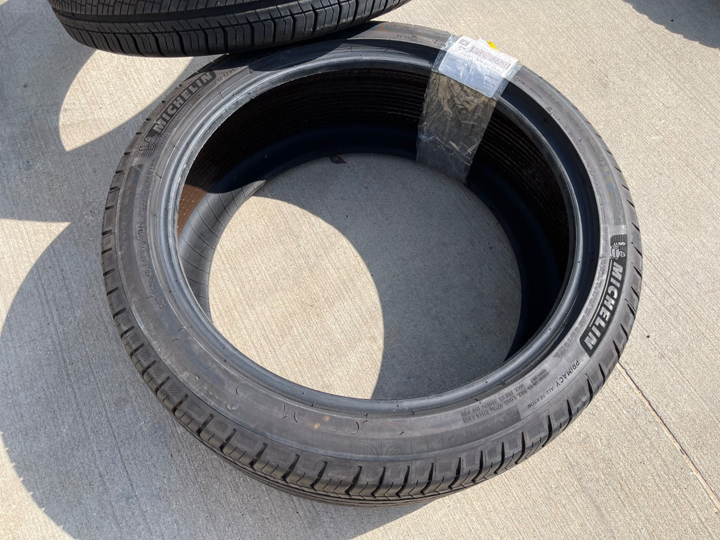 (1) 275/40/22 Michelin Primacy A/S All Season 107H XL Selfseal 275/40R22 tire