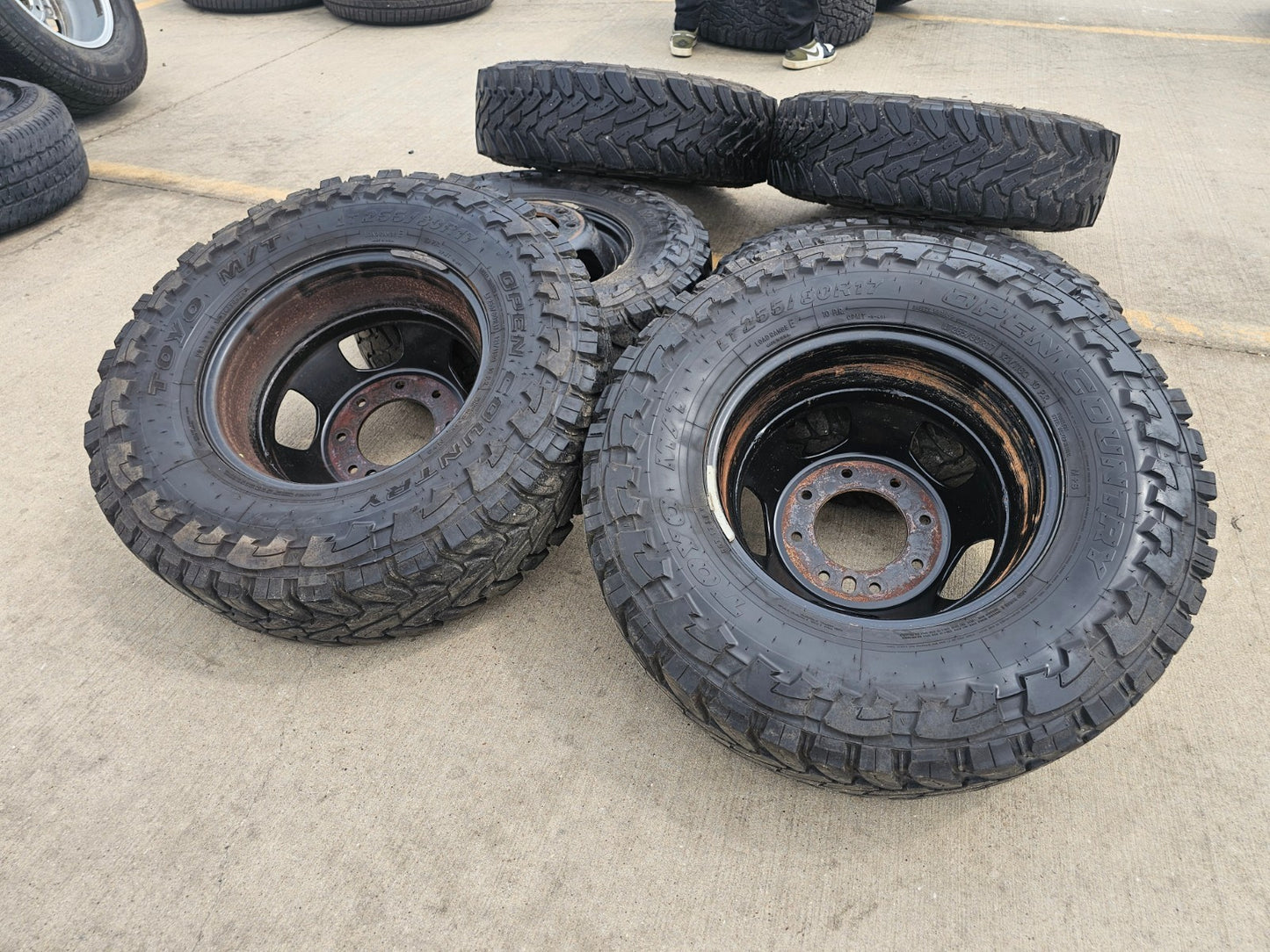 17" Dodge Ram 3500 Dually Laramie 8x200 wheels rims 2703 2704 OEM TOYO M/T 33"