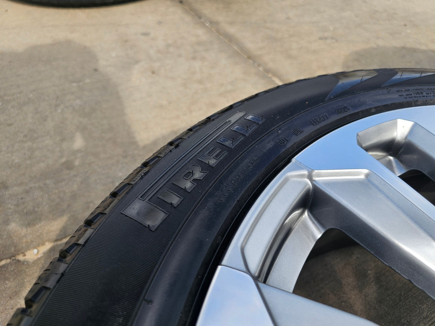 22" GMC Yukon Sierra DENALI OEM wheels rims SET 14025 97000 tires PIRELLI NEW