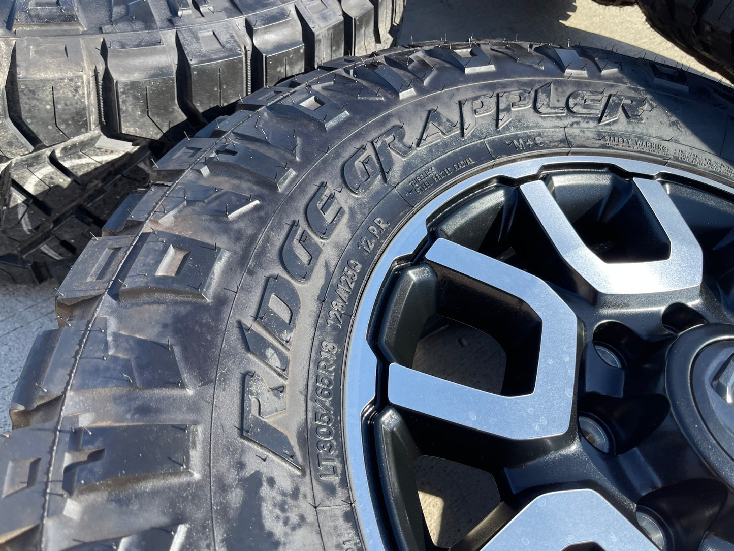 18" Ram 2500 3500 LARAMIE OEM 2694 wheels rims 2023 2024 2025 2026 NITRO 33" NEW
