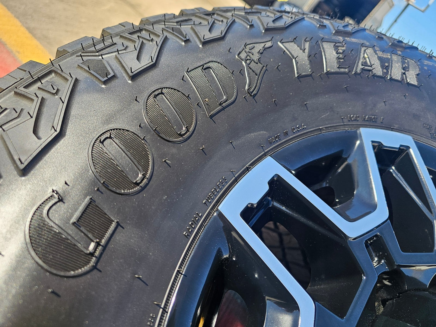 18" GMC Sierra AT4X Chevy Trail Boss 2500 OEM 14136 wheels rims GOODYEAR 35" NEW