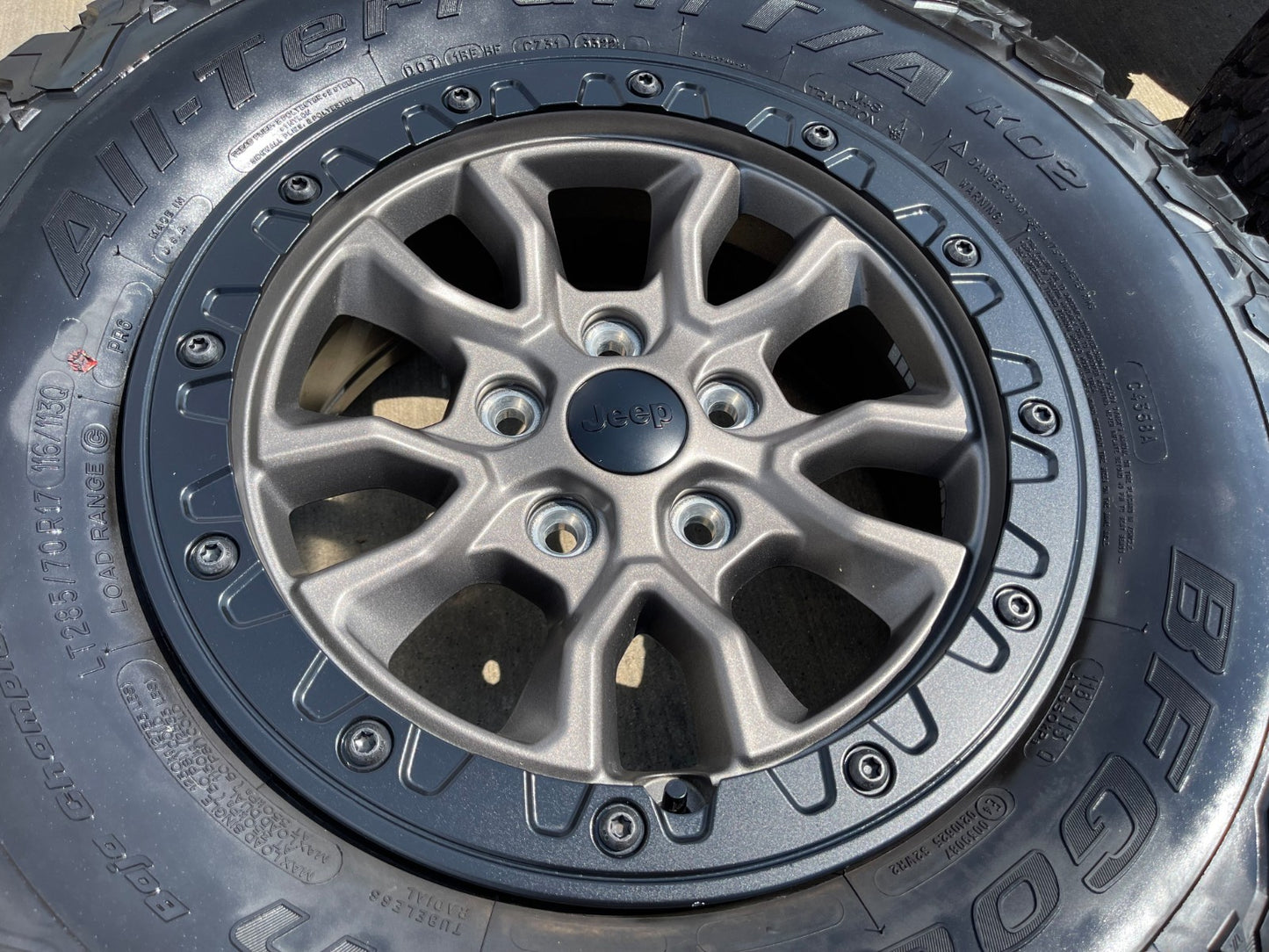 17" Jeep Wrangler 392 Gladiator Rubicon OEM BEADLOCK wheels rims SET 9304 95240