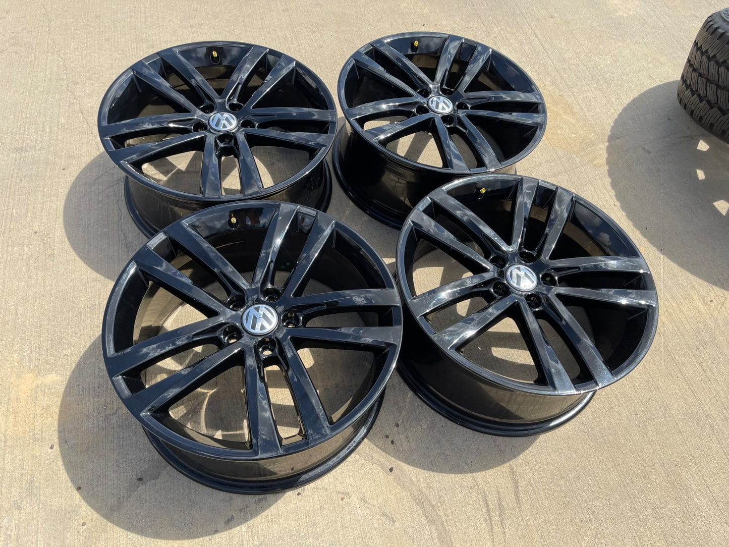 19" VW Atlas Tiguan Passat Golf GTI Jetta OEM 70002 Salvador black wheels rims