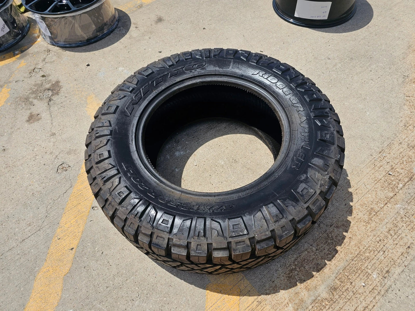 (1) 37x12.5x20 Nitto Ridge Grappler R/T tire 121Q E 10 PLY