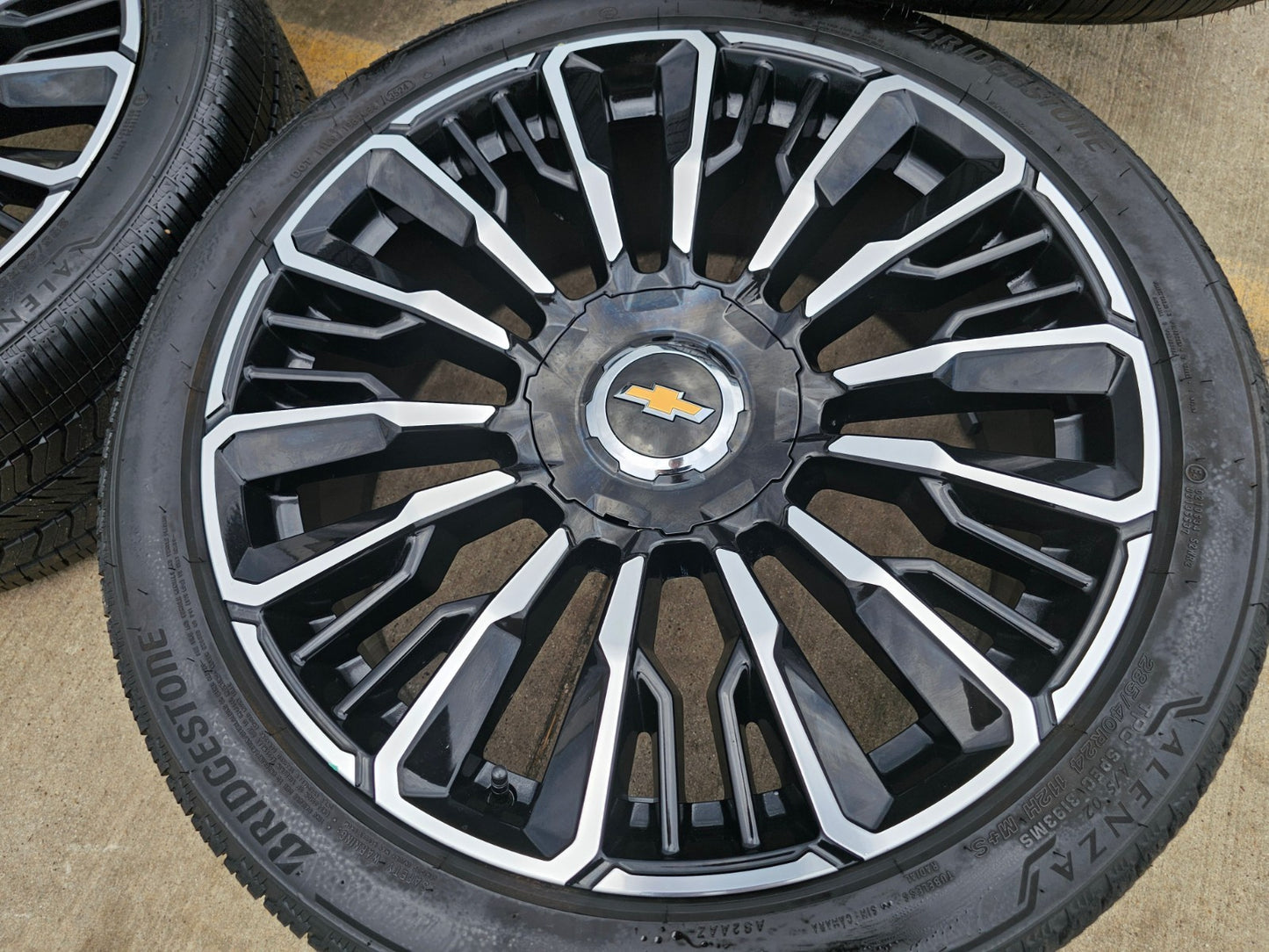 24" Chevy Tahoe Suburban Silverado OEM High Country wheels rims 2025 2026 NEW