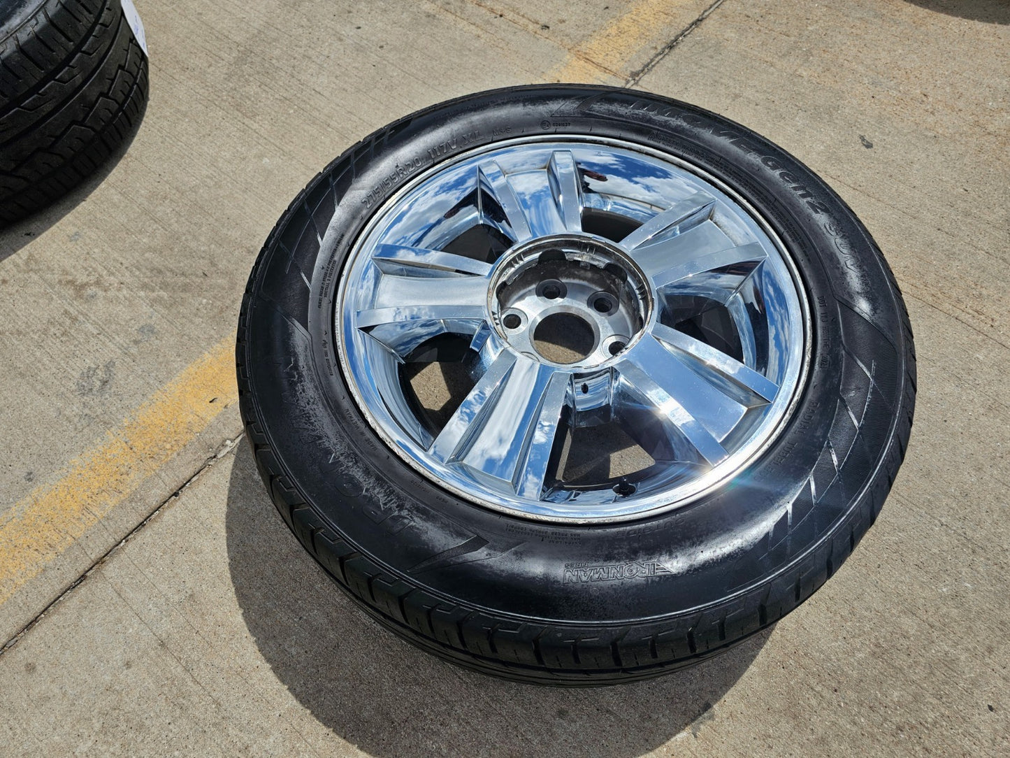 (1) 20" Chevy Silverado Tahoe Suburban chrome OEM 5416 wheel rim tire spare