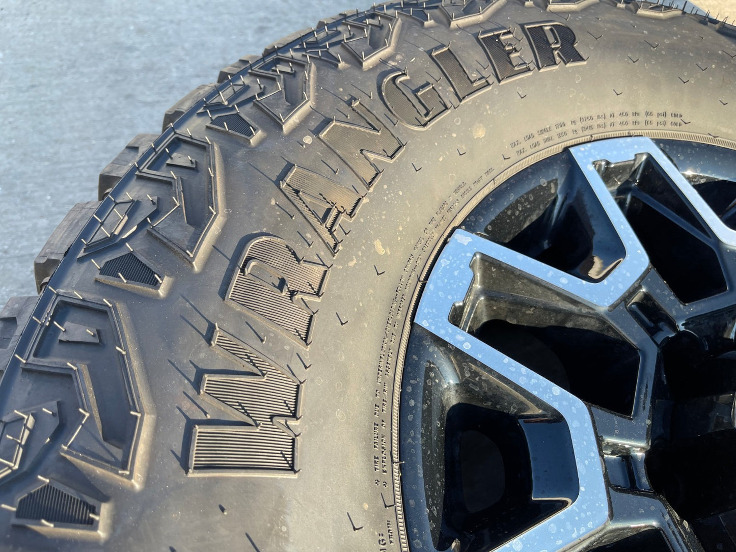 18" GMC Sierra AT4X Chevy Trail Boss 2500 OEM 14136 wheels rims GOODYEAR 35"