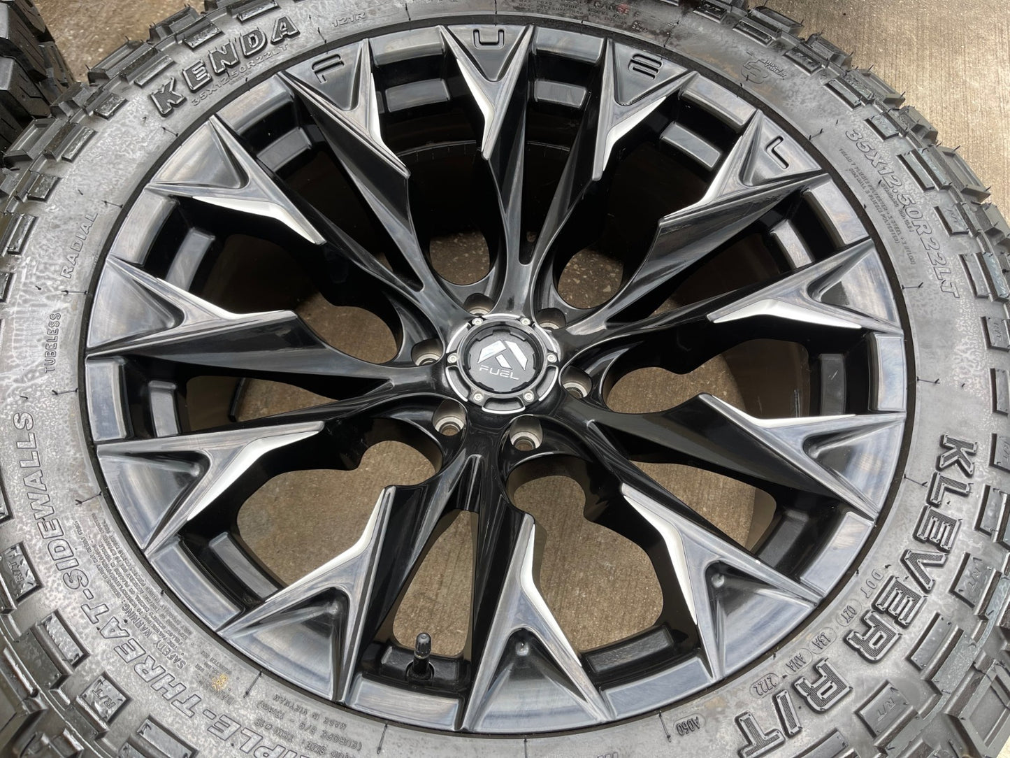 22" 22x10 FUEL Flame D804 Ford F-150 rims wheels Expedition FITS 2004-2027 35"