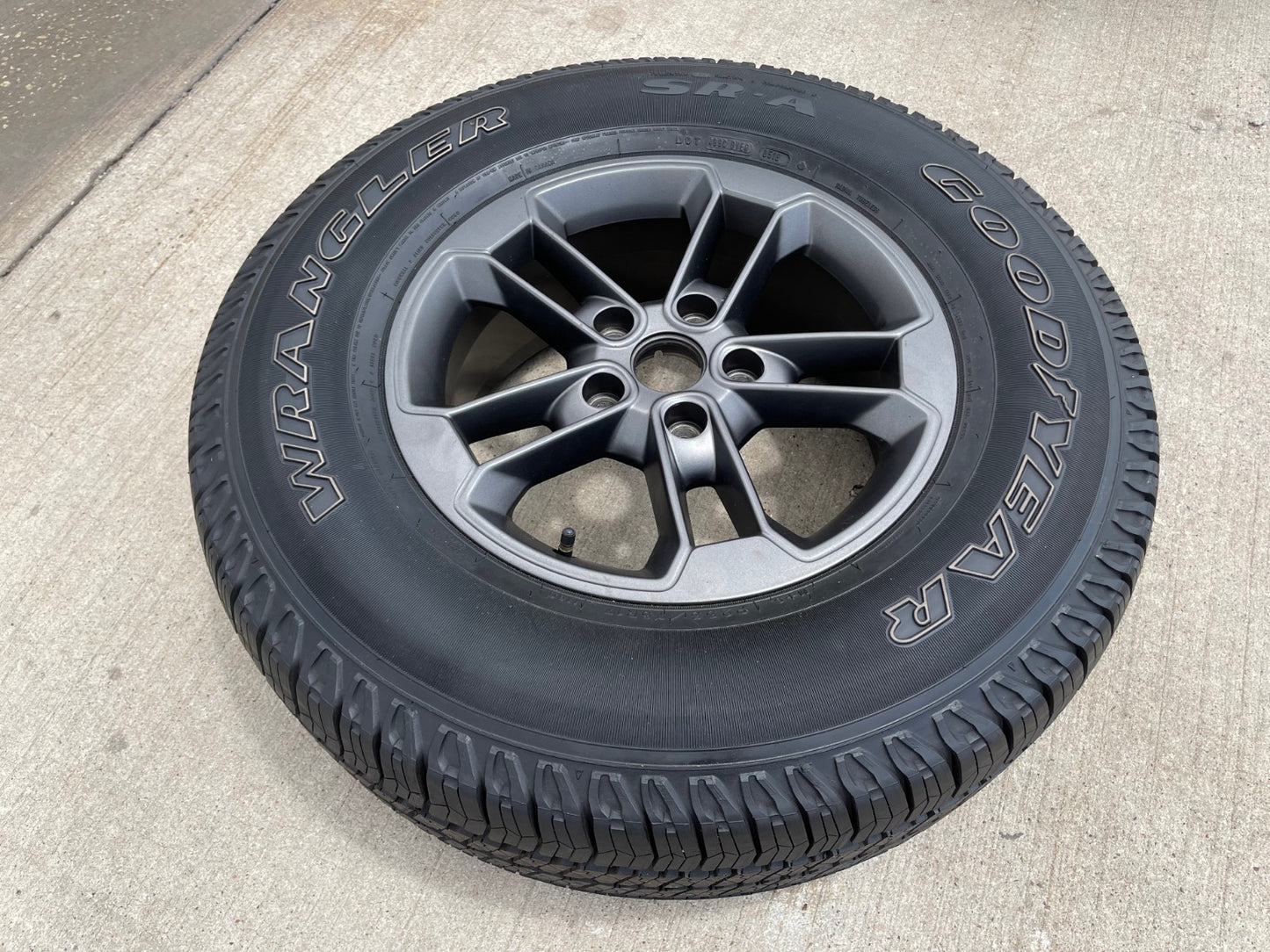 17" Jeep Wrangler Gladiator OEM 9158 9197 wheel rim GRAY spare