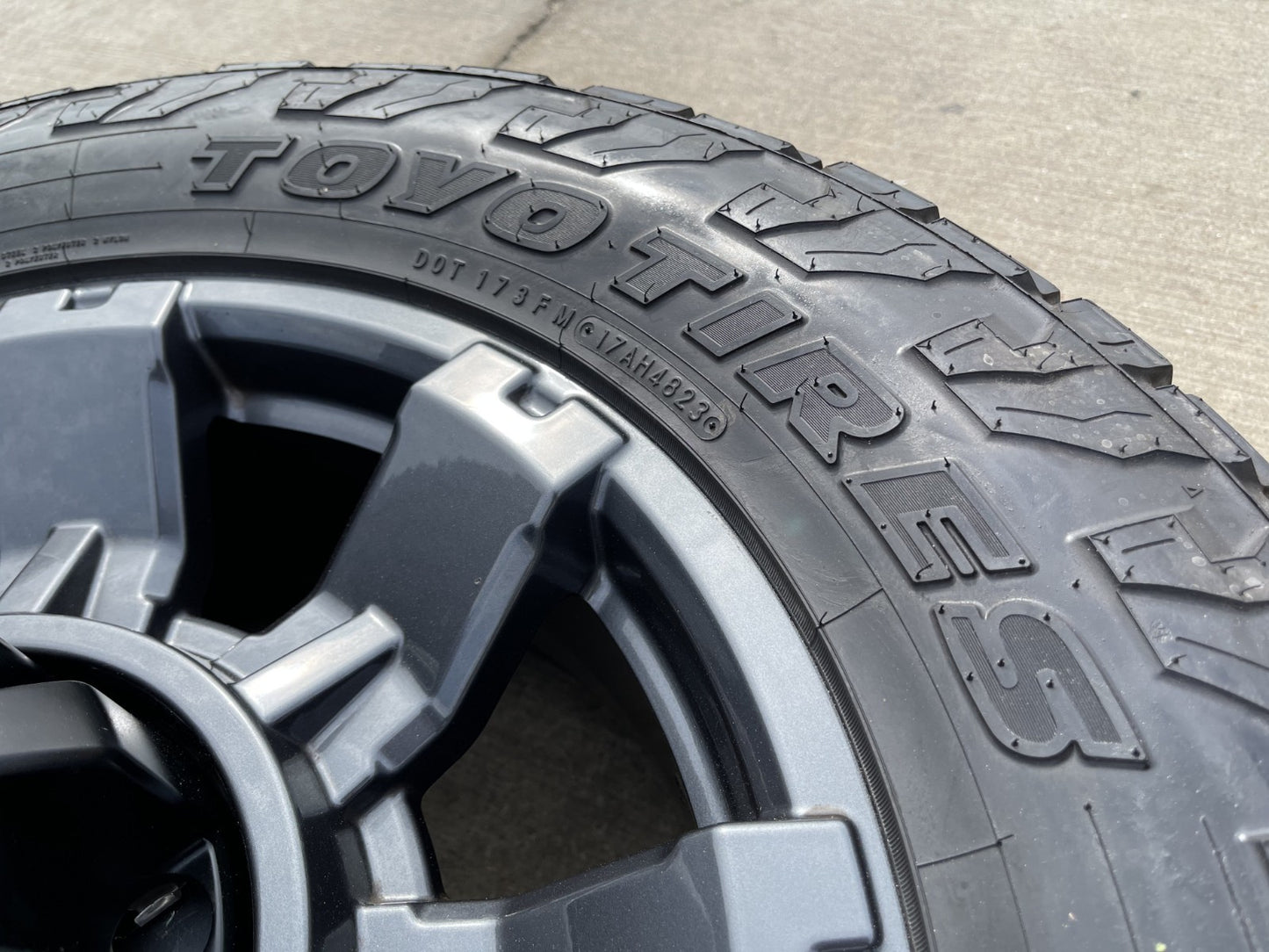 20" Ford F-250 F-350 OEM 10296 10485 Lariat wheels rims 2023 2024 2025 2026 TOYO