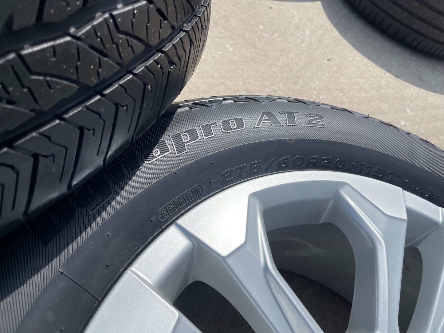20" Chevy Tahoe Silverado OEM 14090 95417 wheels rims SET HANKOOK A/T2