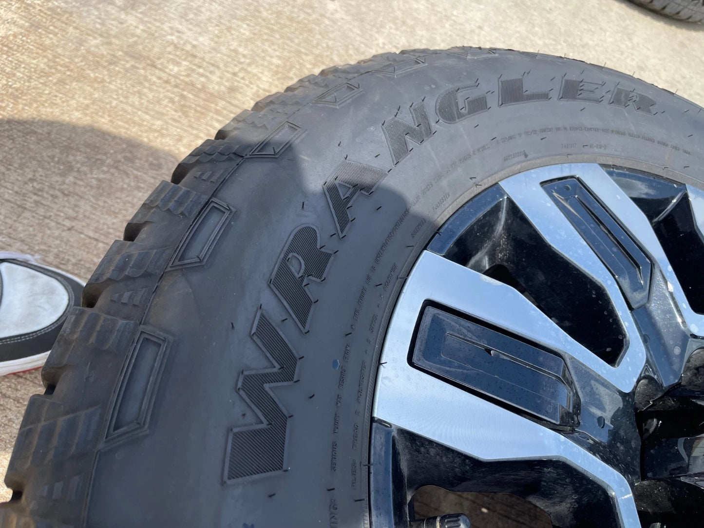20" GMC Sierra DENALI ULTIMATE 2500 3500 OEM wheel rim 5958 Chevy Spare