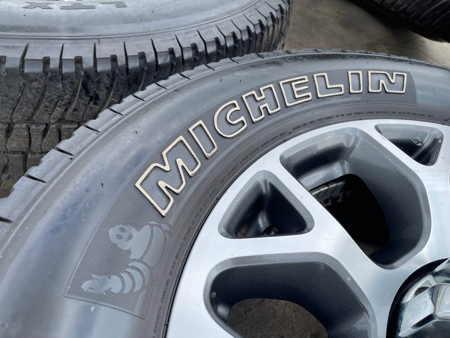 20" Ford F-250 F-350 OEM Lariat wheels rims 10292 tires MICHELIN