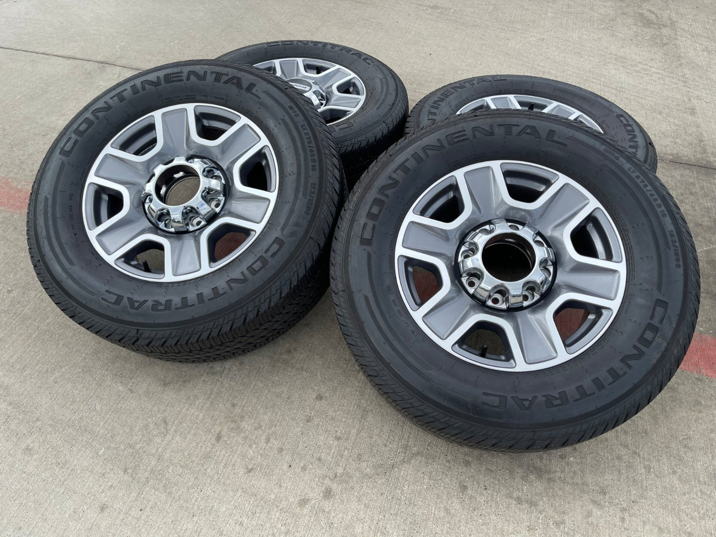 18" Ford F-250 F-350 Lariat FX-4 OEM wheels 10480 10298 tires NICE