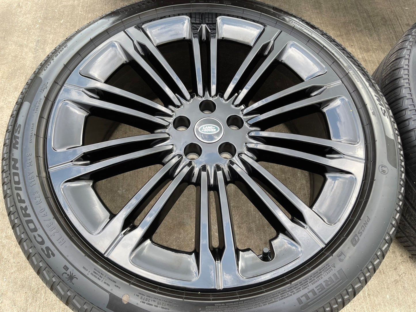 23" Land Rover Range AUTOBIOGRAPHY OEM 72377 wheels rims 2024 2025 2026 PIRELLI