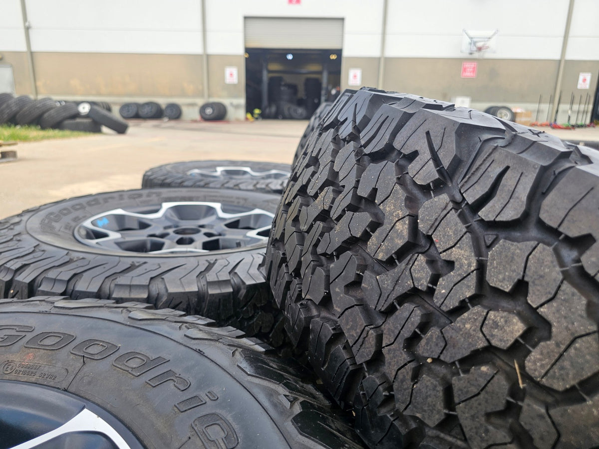 17" Jeep Wrangler Rubicon OEM wheels rims Gladiator 96832 9282 BFG KO2 A/T 33"