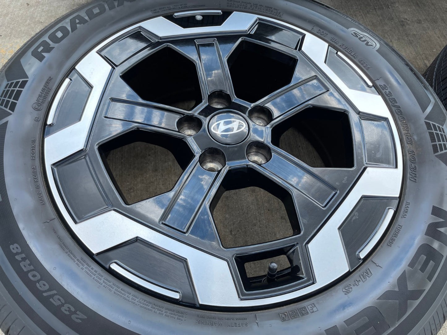 18" Hyundai Santa Fe Cruz OEM wheels rims 52910 Black 2023 2024 2025 2026