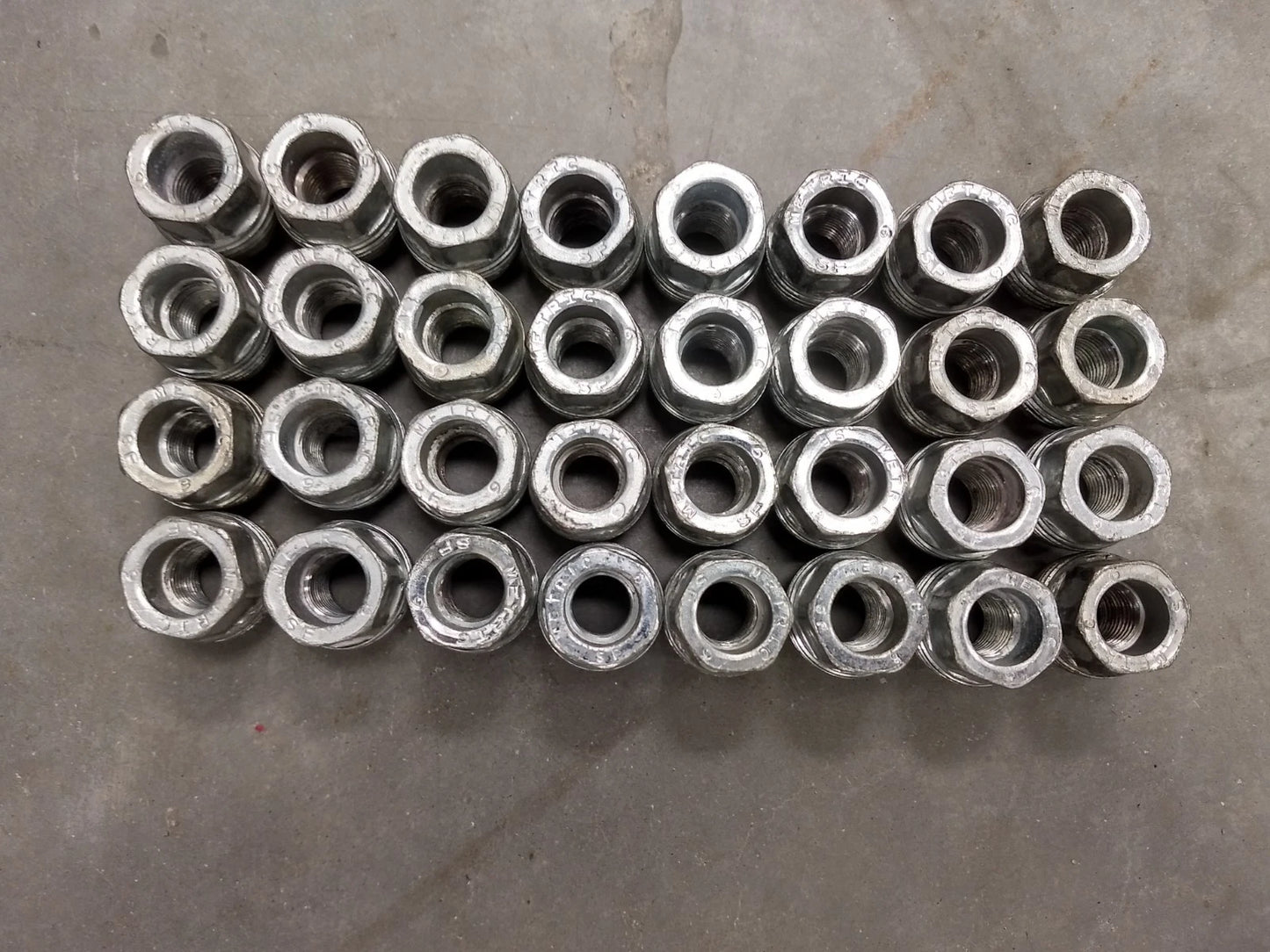 (32) 14x1.5 OEM GM lug nuts open end threaded 2500 3500 Chevy Silverado GMC