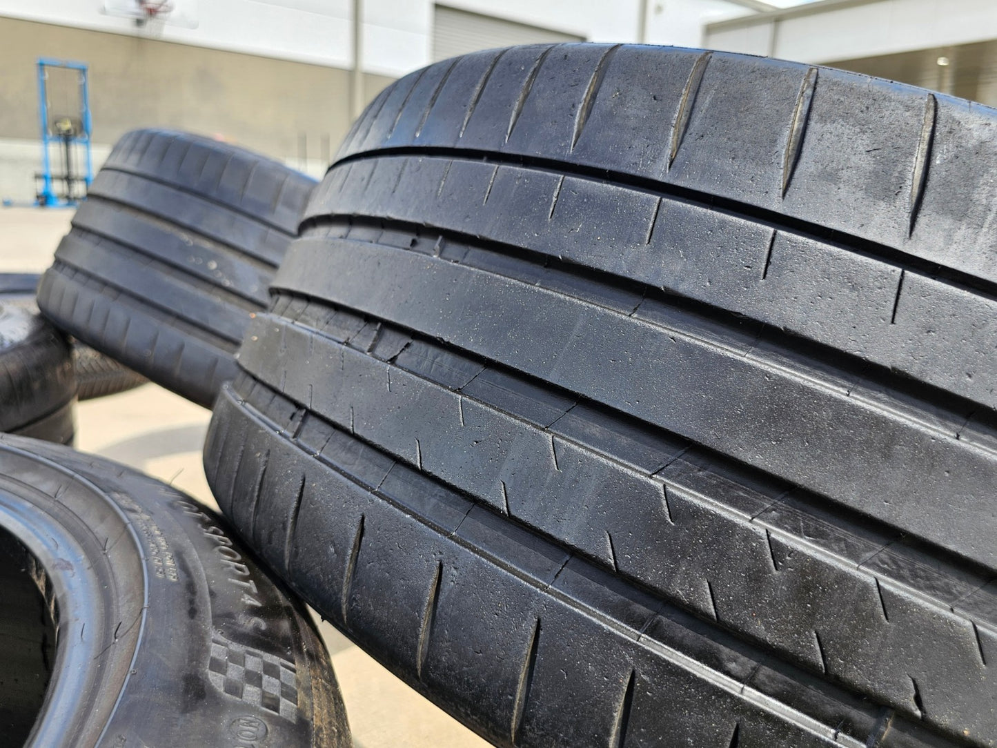 (2) 285/40/22 + (2) 325/35/22 Michelin Pilot Sport 4 S 110Y XL STAGGERED tires