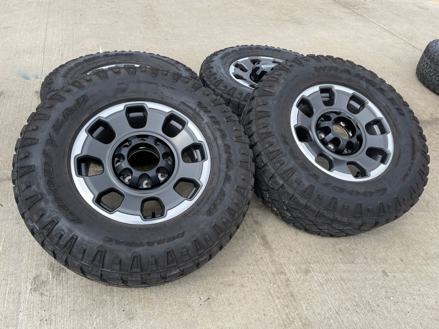 18" Ford F-250 F-350 OEM TREMOR rims wheels 10482 tires DURATRAC R/T 35"