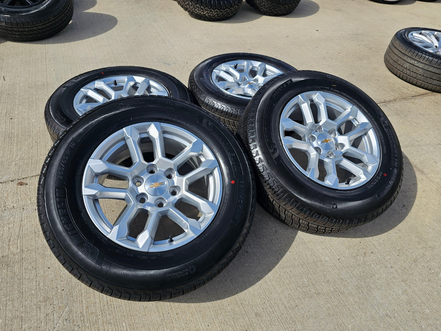 18" Chevy Silverado Suburban Tahoe OEM 14091 wheels rims GMC SET MICHELIN NEW