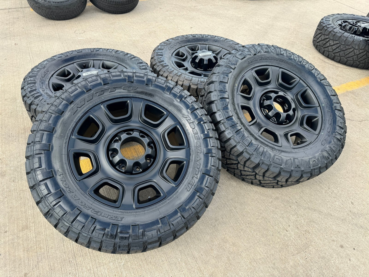 20" Ford F-250 F-350 OEM TREMOR wheels rims 10486 tires 2025 2026 NEW 35"