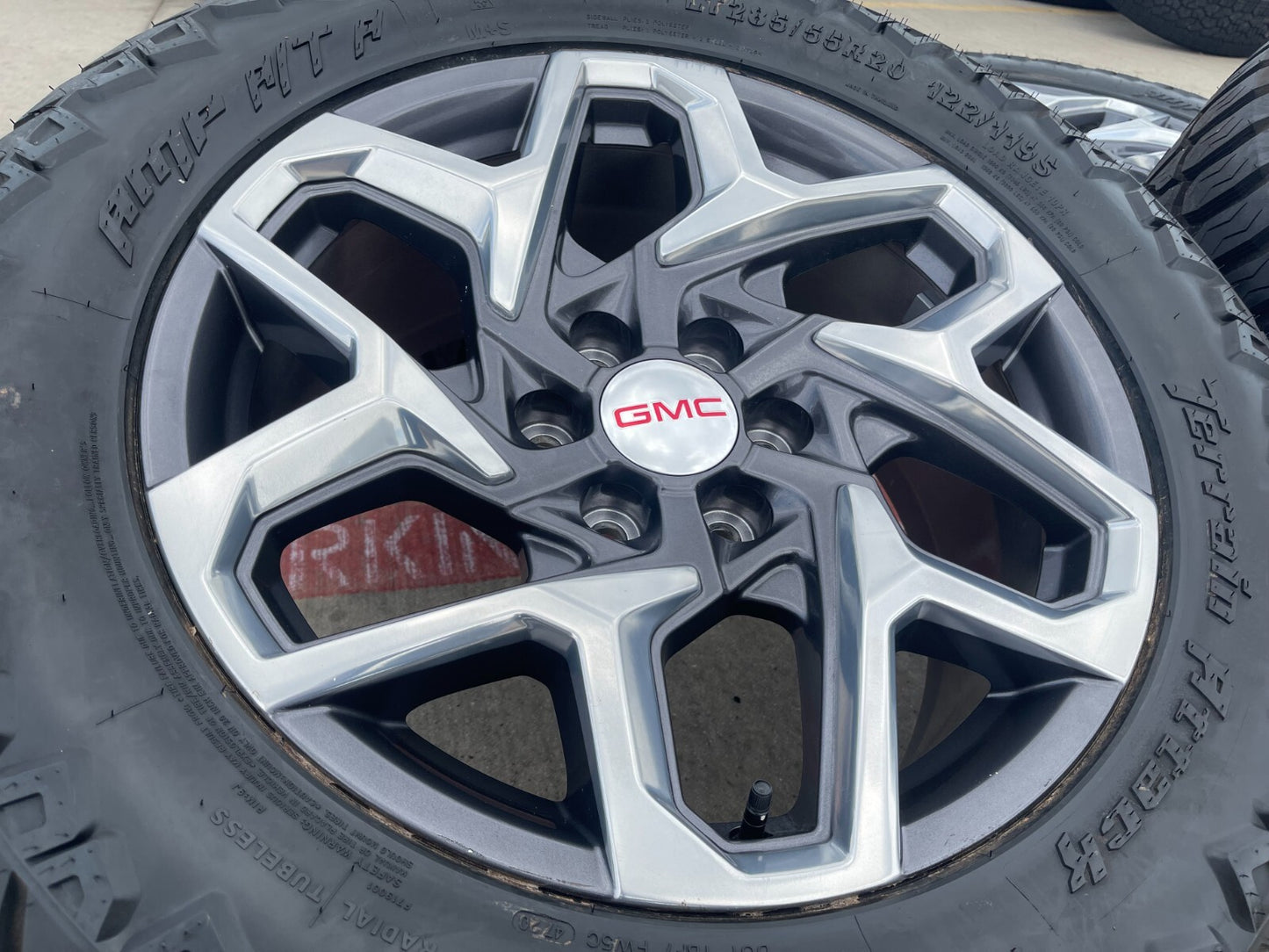 20" GMC Sierra Yukon AT4 Tahoe Silverado 95369 OEM wheels rims tires 33"