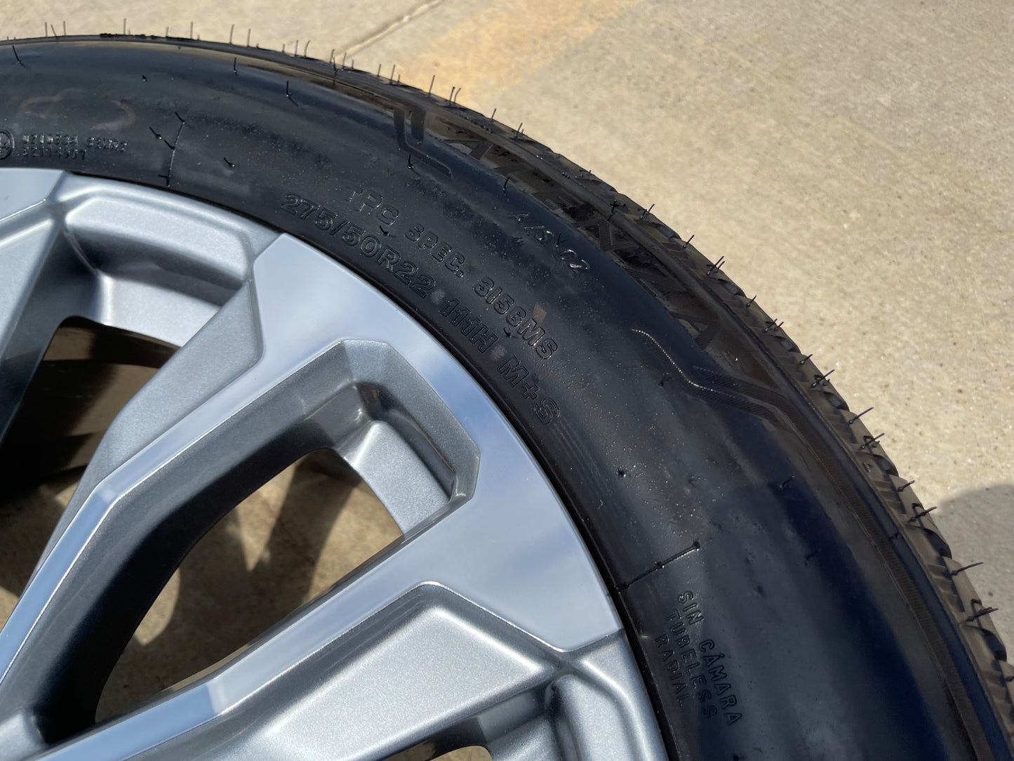22" GMC Yukon Sierra DENALI OEM wheel rim 14025 97000 tire (1) spare BRIDGESTONE