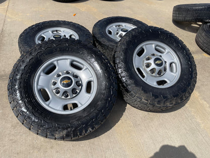 17" Chevy Silverado GMC Sierra 2500 OEM 8095 wheels rims SET tires NITRO 33"