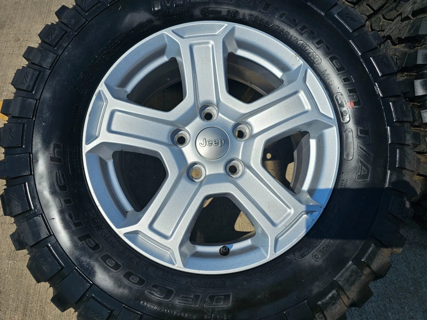17" Jeep Gladiator Wrangler Rubicon OEM wheels rims 9216 BFG