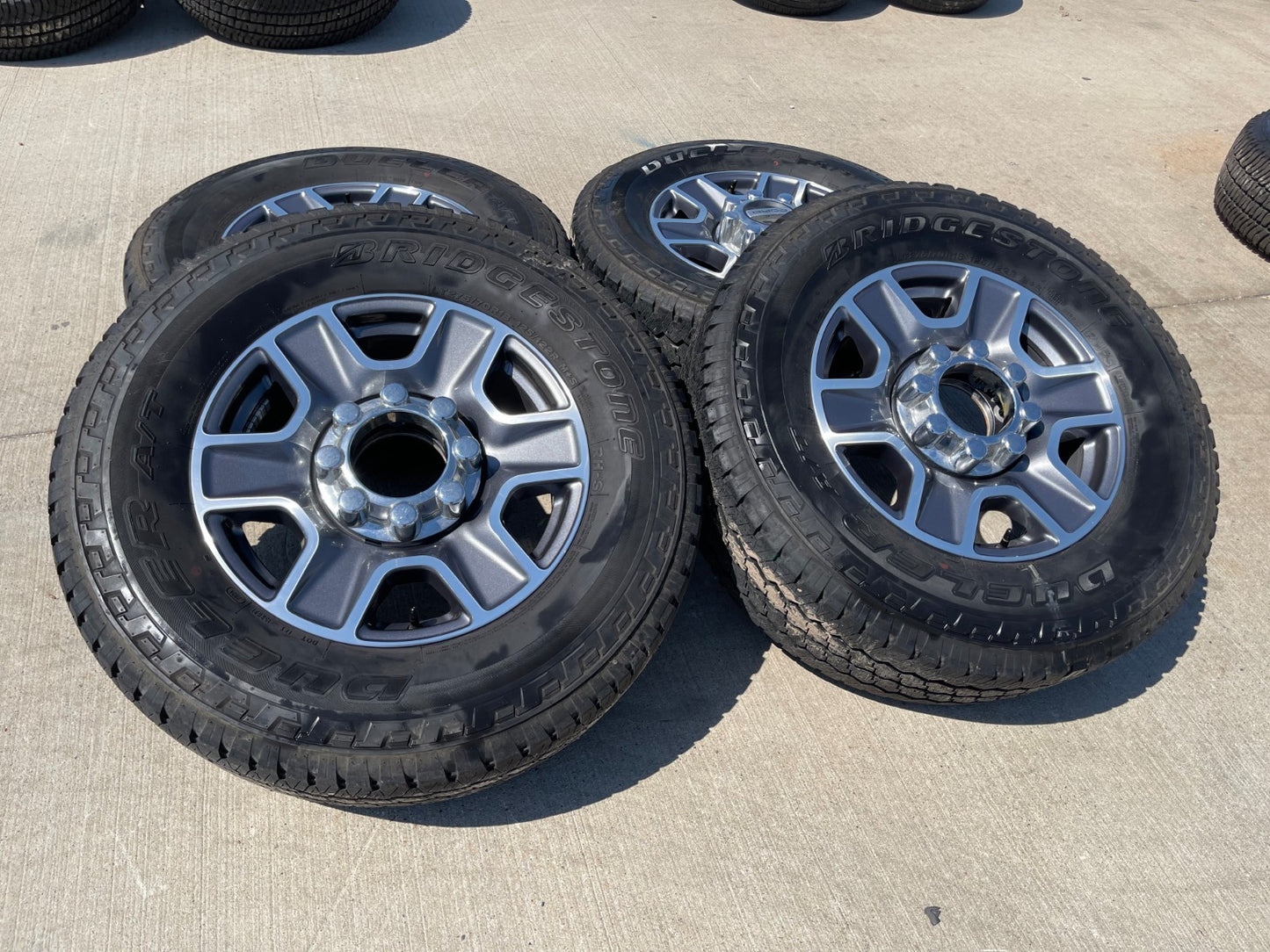 18" Ford F-250 F-350 Lariat FX-4 OEM wheels 10480 10298 tires BRIDGESTONE A/T