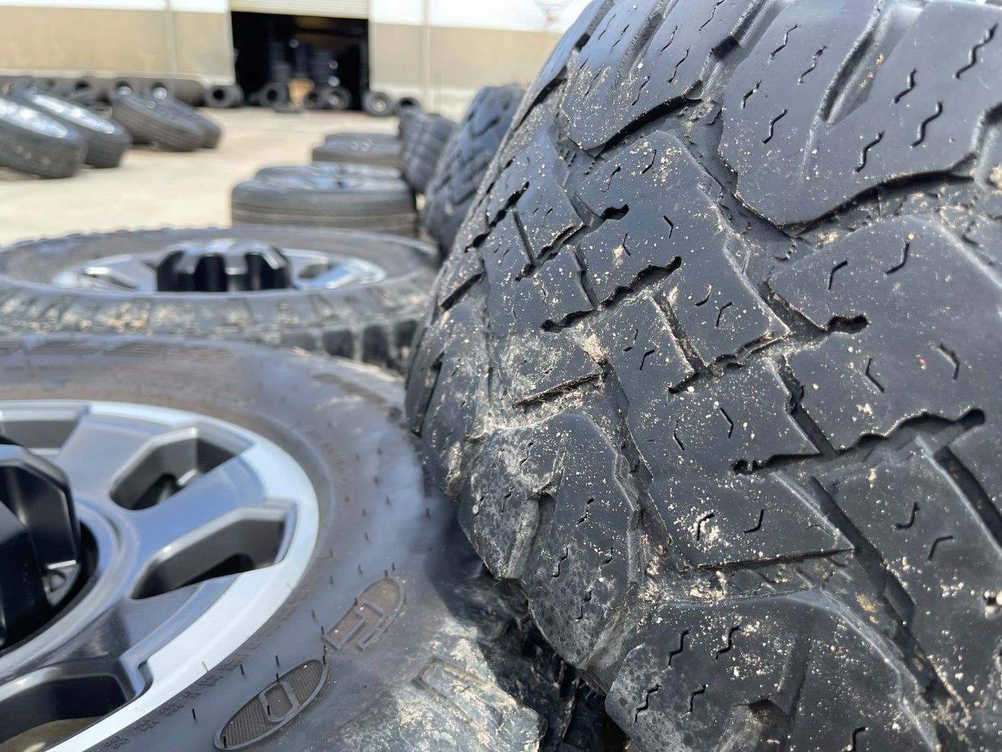 18" Ford F-250 F-350 OEM TREMOR rims wheels 10482 tires DURATRAC R/T 35"