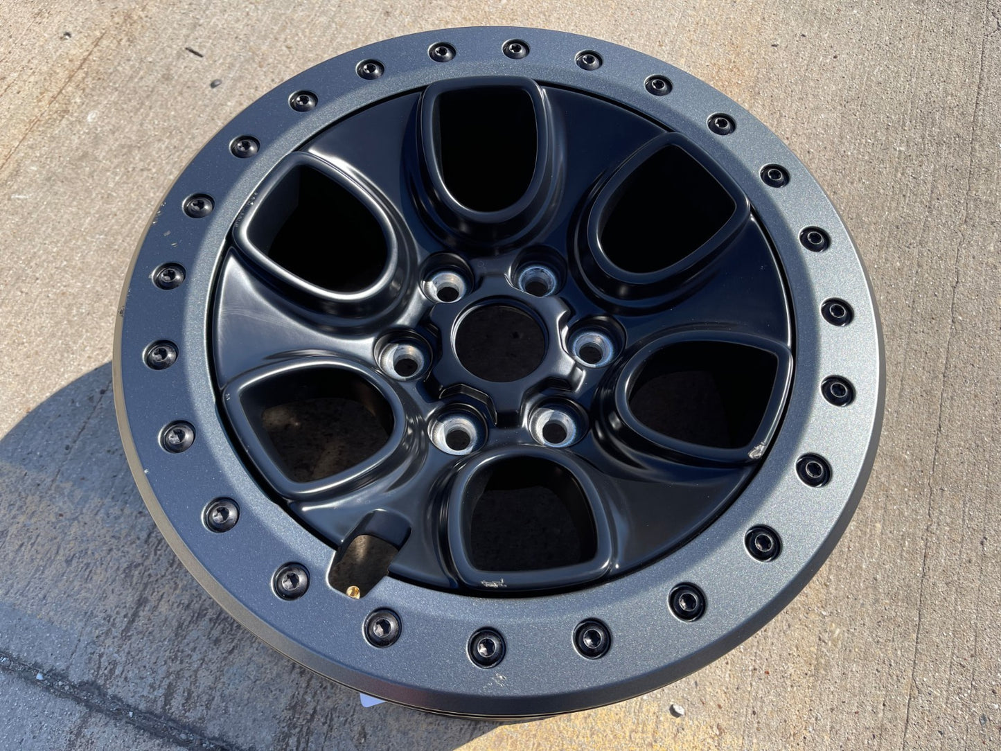 (1) 17" Ford F-150 Raptor OEM BEADLOCK rim wheel 10459 95210 DISCOUTNED
