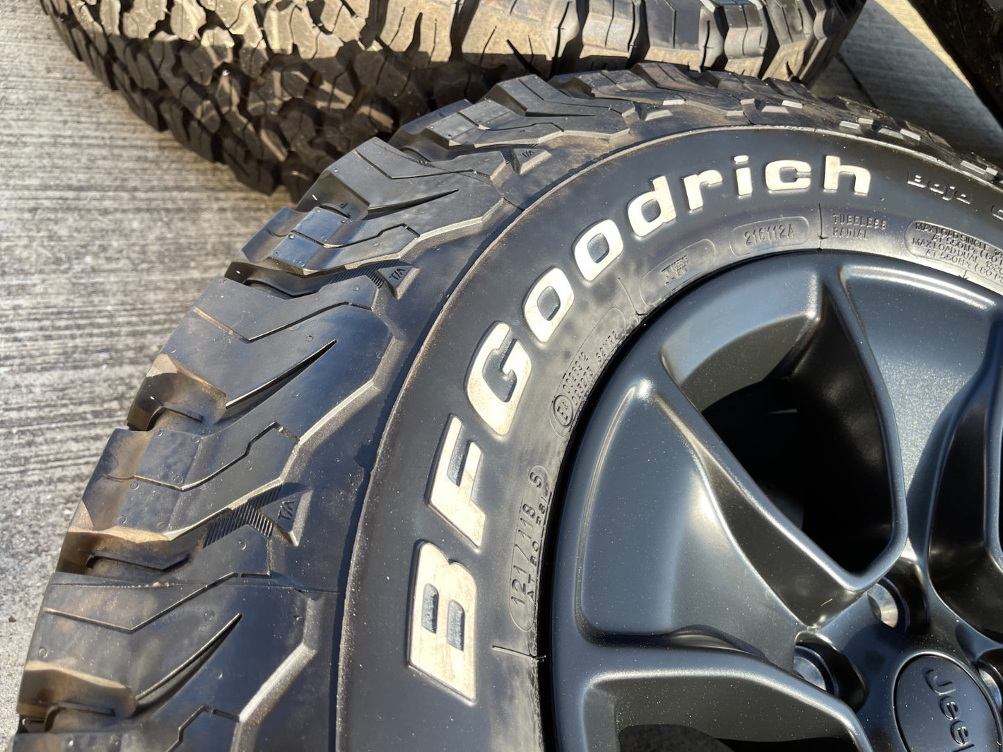 (4) 17" Jeep Wrangler Rubicon OEM 96226 wheels rims Gladiator BFG KO2 NEW 2026