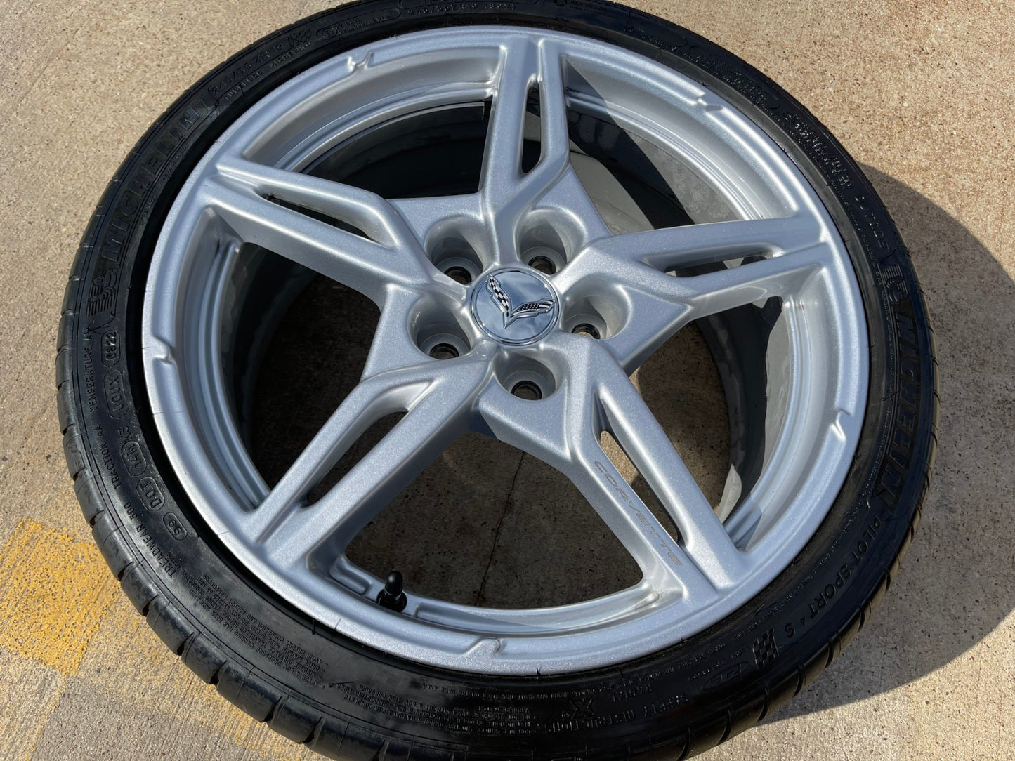 19" Chevy Corvette C8 OEM wheel rim 14007 96704 FRONT 2023 2024 2025 2026 NEW