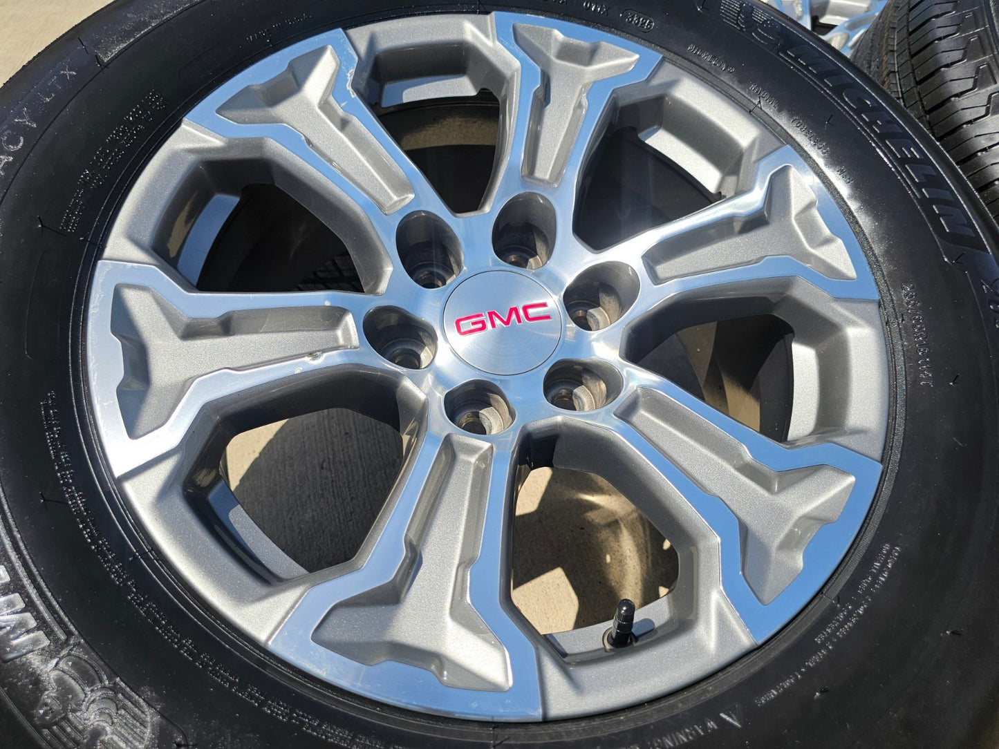 18" GMC Sierra Canyon Chevy Tahoe Colorado OEM 5910 wheels rims MICHELIN