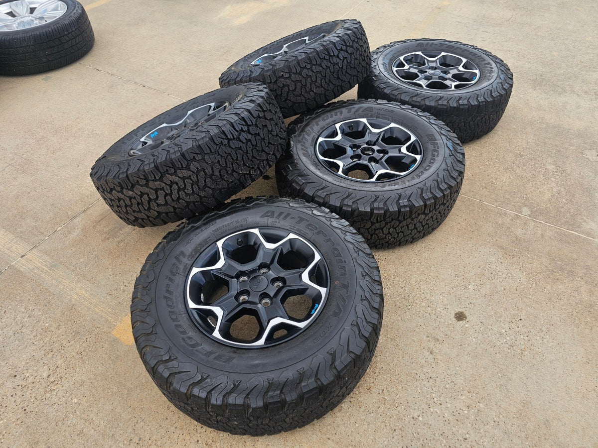 17" Jeep Wrangler Rubicon OEM wheels rims Gladiator 96832 9282 BFG KO2 A/T 33"