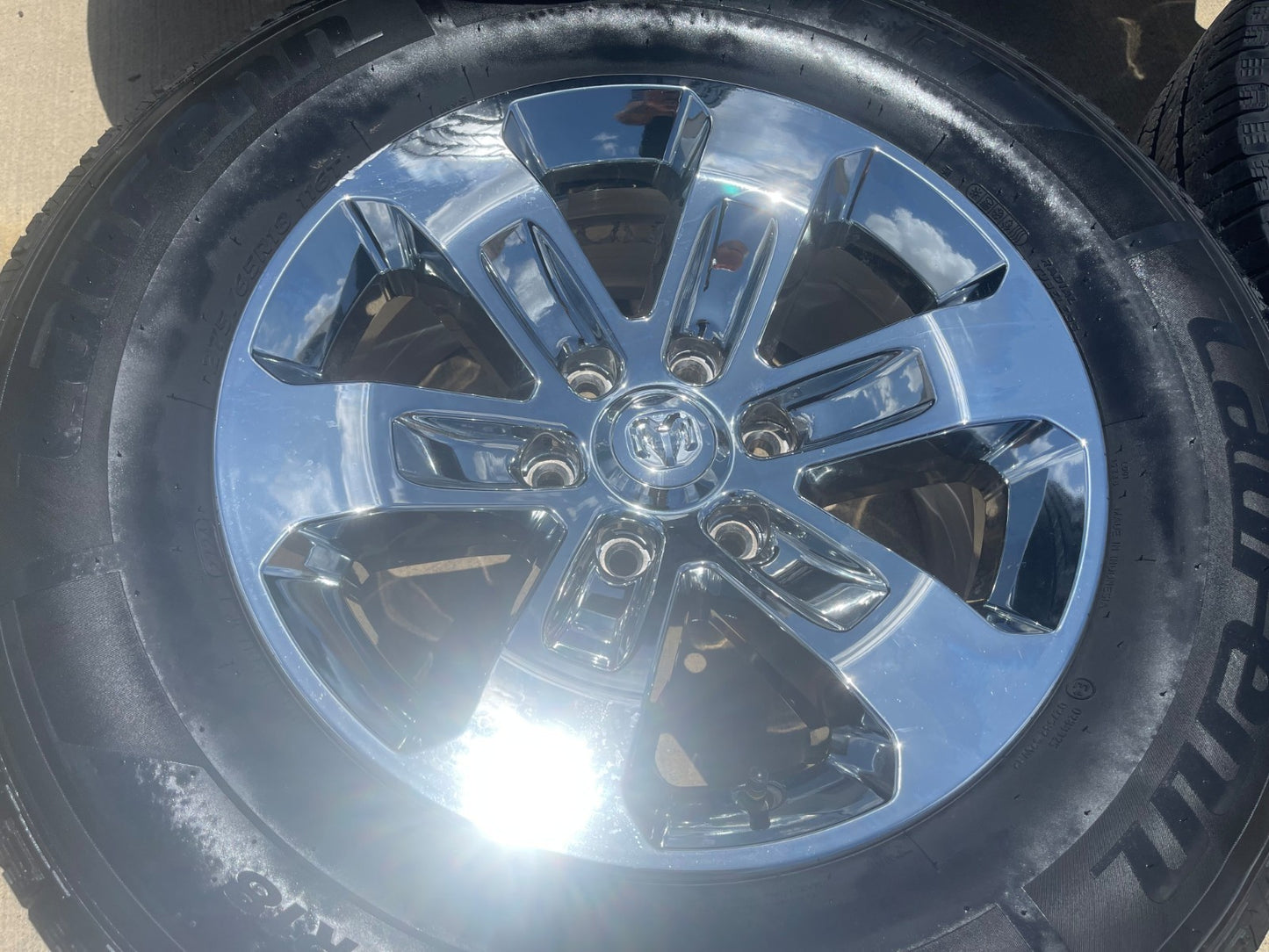 18" Dodge Ram 1500 OEM wheels rims 2672 tires SET CHROME