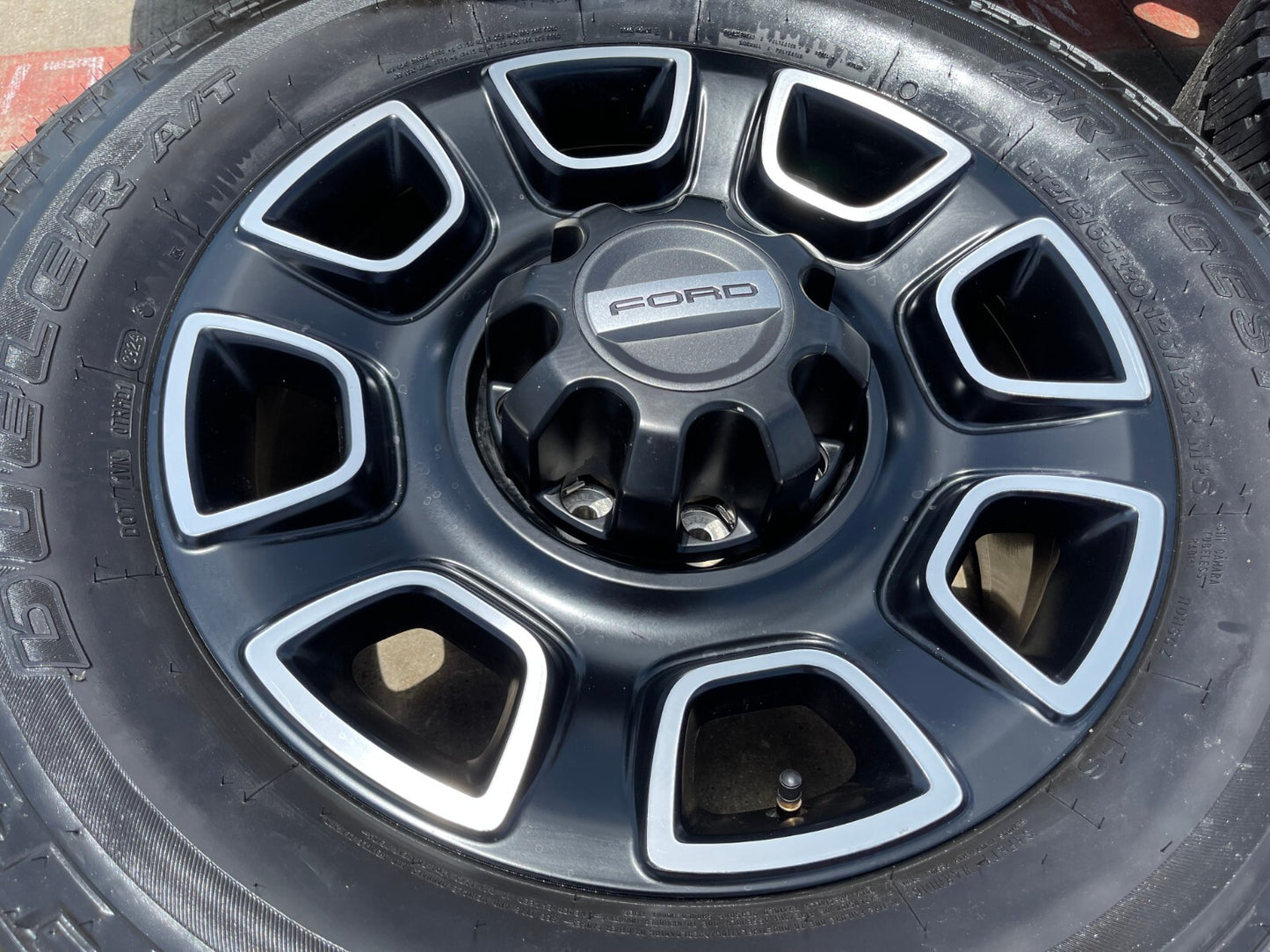 20" Ford F-250 F-350 OEM Lariat Platinum wheels rims 10486 tires 2024 2025
