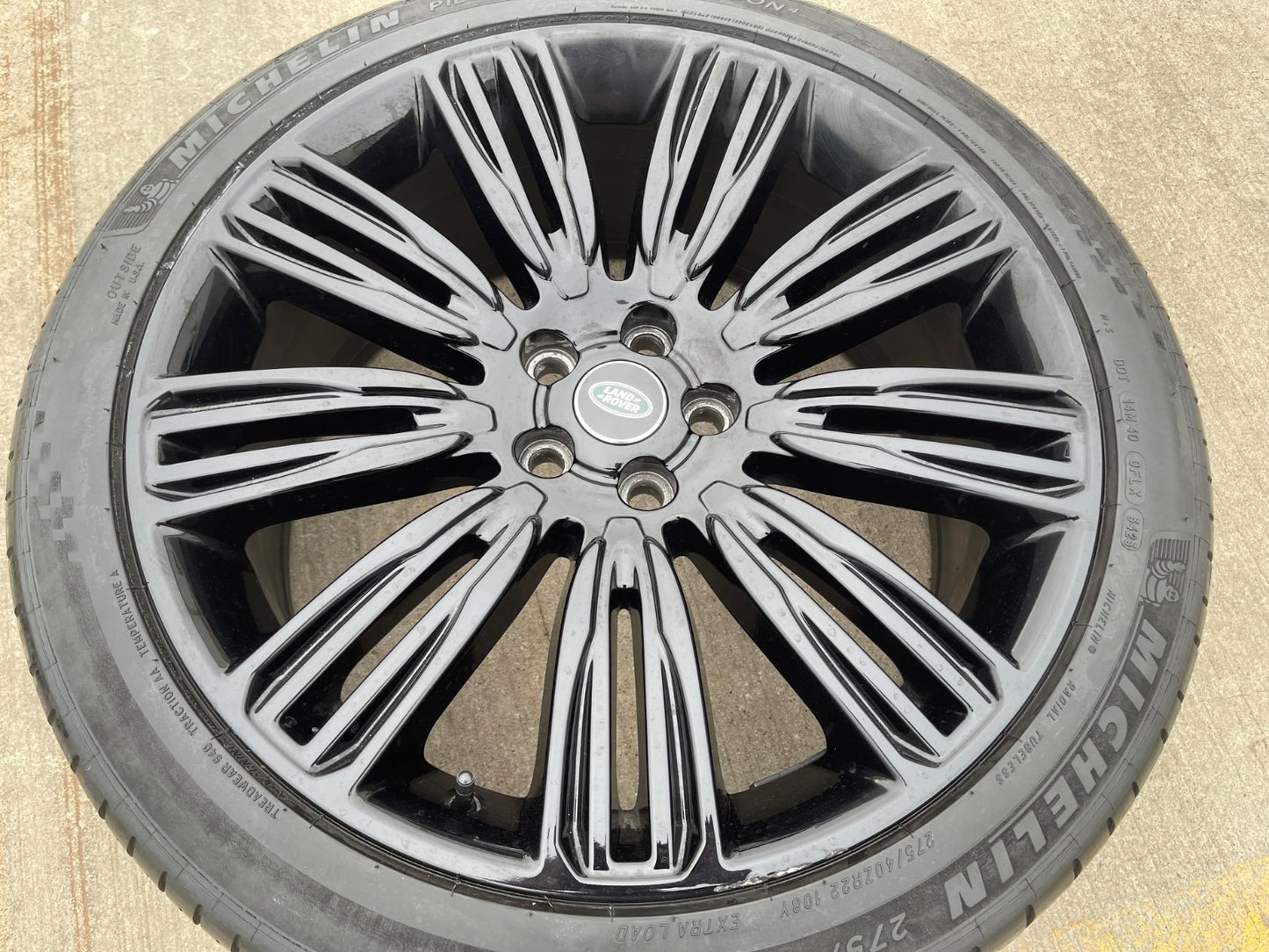 (1) 22" Land Rover Range DEFENDER OEM 72328 72331 wheel rim spare PIRELLI