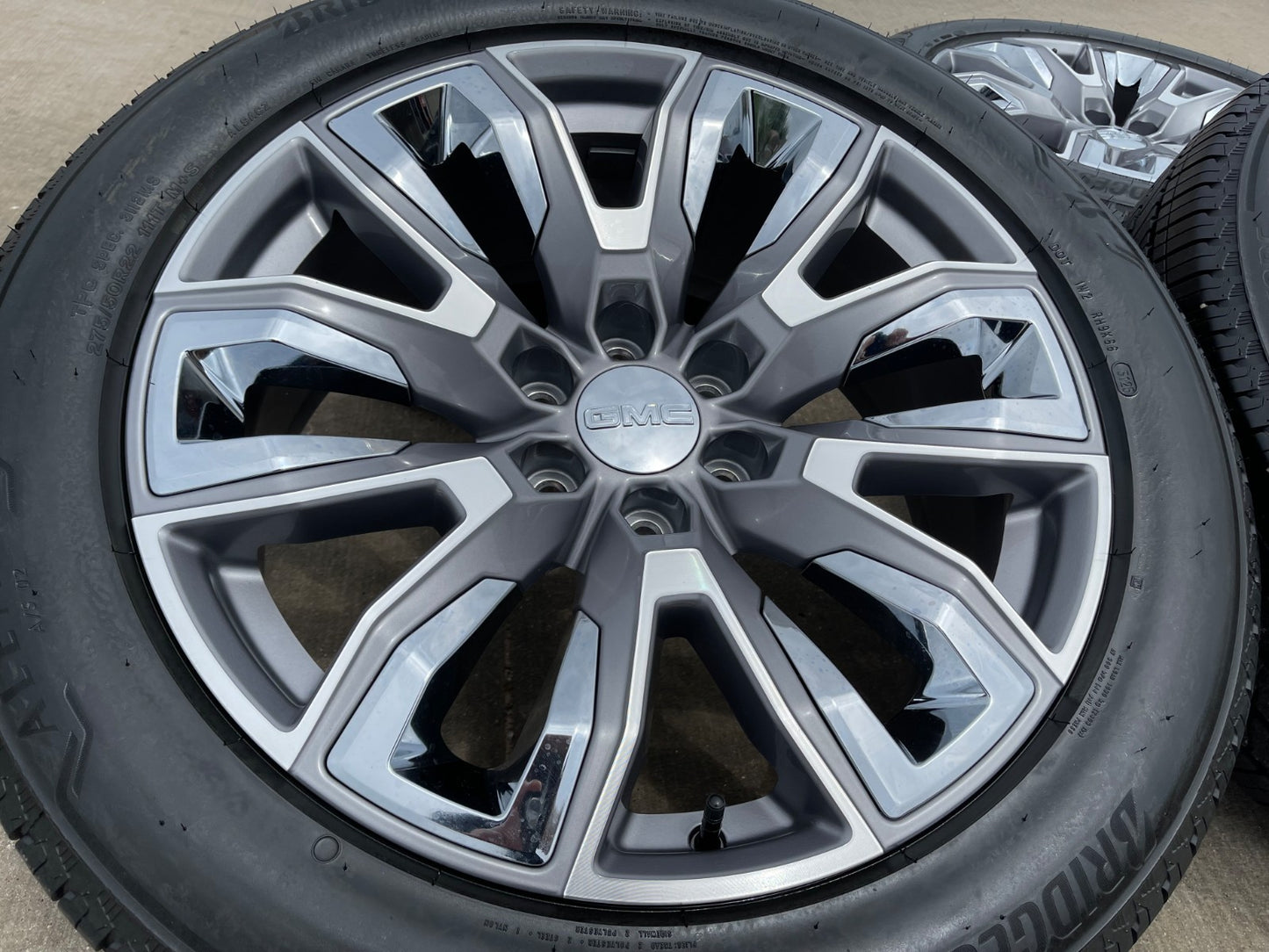 22" GMC Yukon Chevy Tahoe Escalade OEM 95513 14134 wheels rims BRIDGESTONE NEW