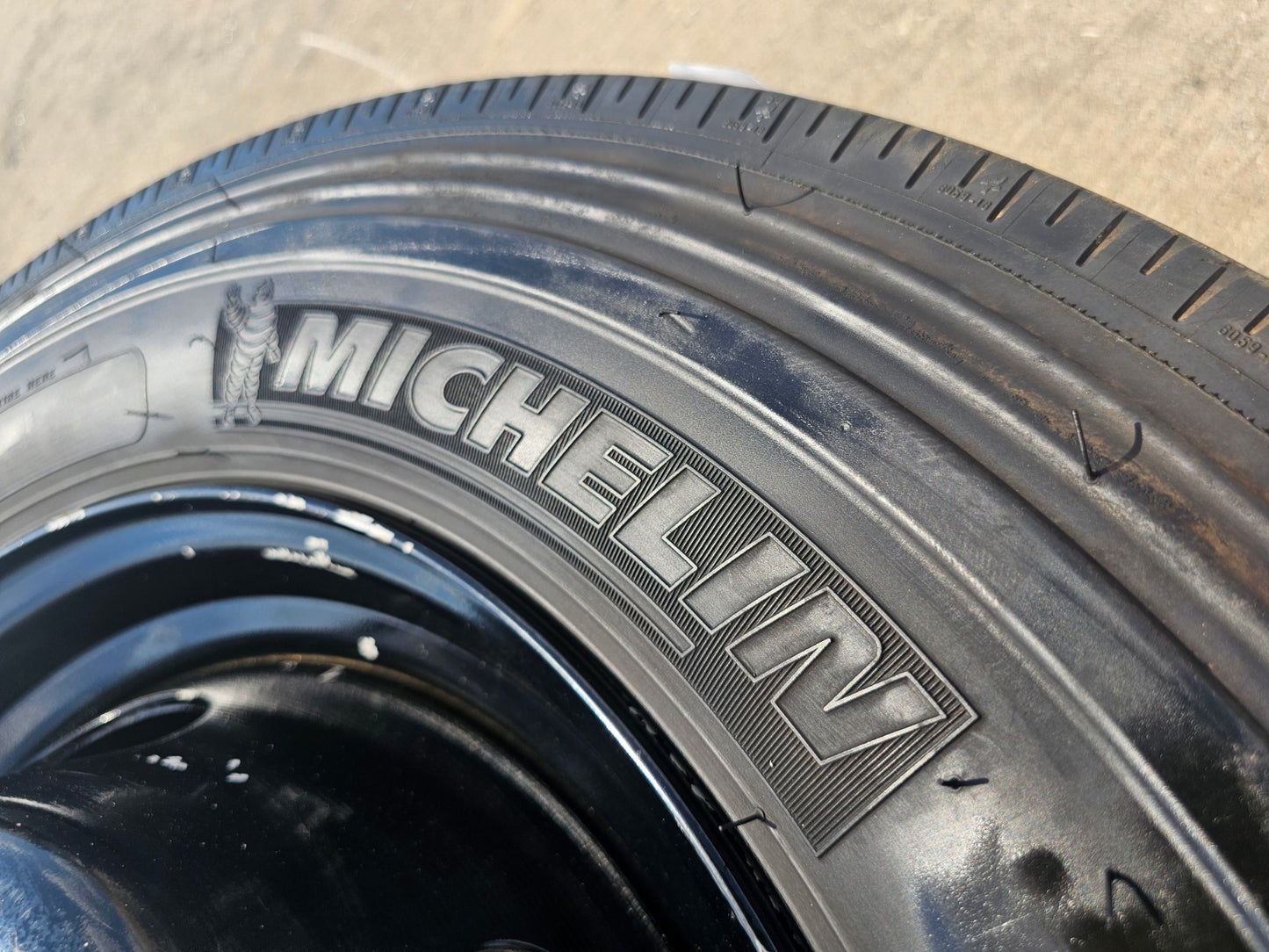 19.5" Ford F-450 F-550 Dually rim RAM 4500 OEM 10x225 spare MICHELIN