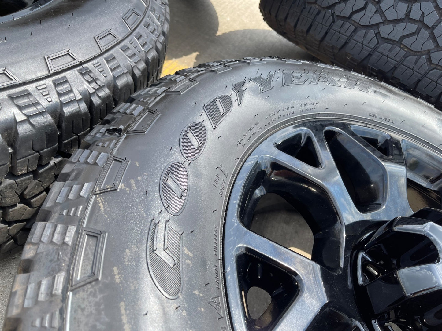 20" Ford F-250 F-350 OEM Lariat wheels rims 10292 tires GOODYEAR